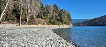 Deep Cove - 2BR Near Ocean, Trails, Skiing, Biking & Kayaking.