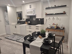 Fridge, microwave, stovetop, dishwasher - 2BR Deep Cove Unit Near Ocean, Trails, Skiing, Biking & Kayaking. (North Vancouver)