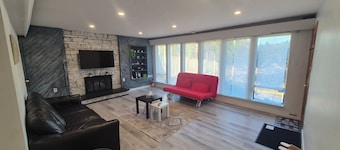 2BR Deep Cove Unit Near Ocean, Trails, Skiing, Biking & Kayaking.