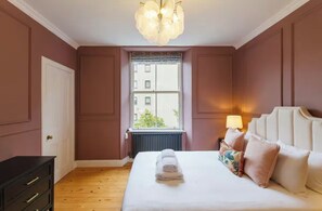 1 bedroom, iron/ironing board, free WiFi, bed sheets - Cosy & Stylish Edinburgh City Flat - Pass the Keys (Edinburgh)