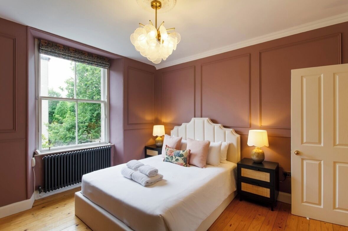 1 chambre, fer et planche à repasser, accès au Wi-Fi (inclus)