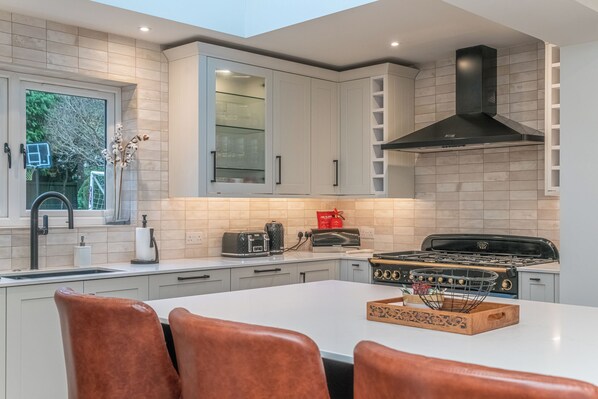 Refrigerador, microondas, horno y lavavajillas