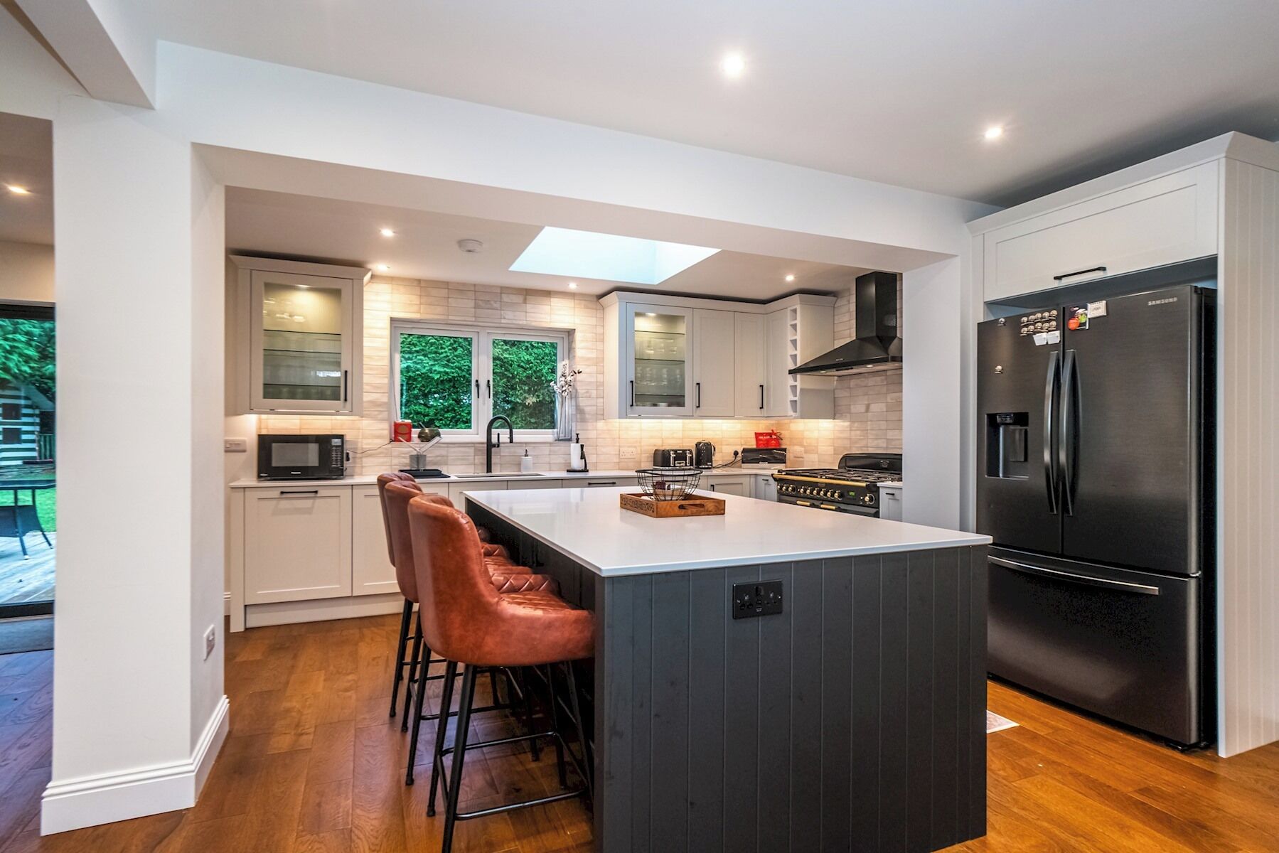 Refrigerador, microondas, horno y lavavajillas 