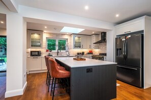 Refrigerador, microondas, horno y lavavajillas