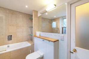 Hair dryer, towels - Elegant 2-Bed Historic Flat in Kensington - Pass the Keys (London)
