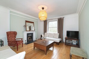 TV - Elegant 2-Bed Historic Flat in Kensington - Pass the Keys (London)
