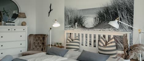 2 slaapkamers, een strijkplank/strijkijzer, internet, beddengoed