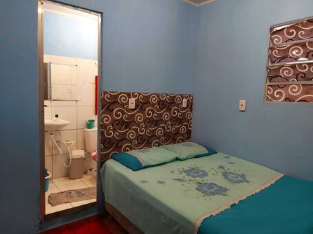 Iron/ironing board, WiFi, bed sheets. Studio apartment with air conditioning, near Pelourinho.