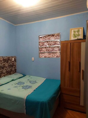 Ferros/tábuas de passar roupa, Wi-Fi, roupa de cama