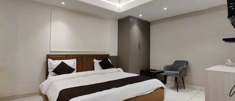 Desk, laptop workspace, free WiFi