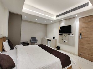 Desk, laptop workspace, free WiFi - Hotel M.K (Pathankot)