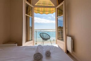 Iron/ironing board, WiFi, bed sheets - Au pied de la plage - Grand T3 - Vue mer - 6 pers (Cancale)