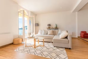 TV - Au pied de la plage - Grand T3 - Vue mer - 6 pers (Cancale)