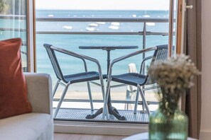 Interior - Au pied de la plage -T2 vue mer exceptionnelle (Cancale)