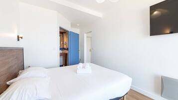 Fer et planche Ă repasser, Wi-Fi, draps fournis