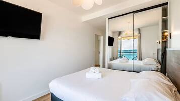 BĂŒgeleisen/BĂŒgelbrett, WLAN, BettwĂ€sche