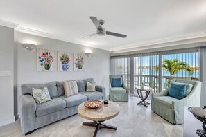 Smart TV - Villa de Marco, Water-front - 2-bedroom condo on Marco Island with Washer Dryer (Marco Island)