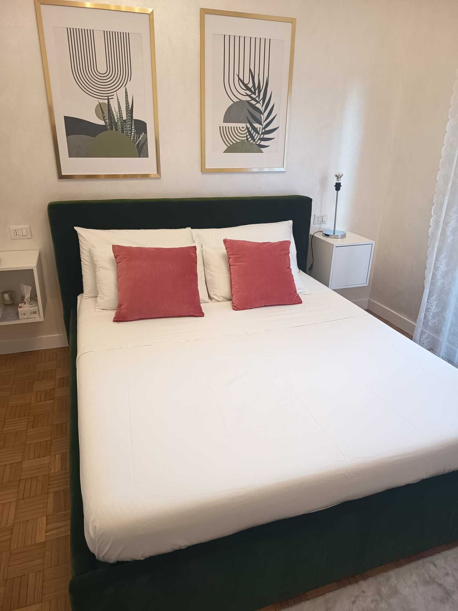 Tabla de planchar con plancha, Internet, ropa de cama