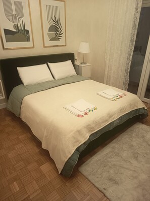 Planxa i posts de planxar, Internet i roba de llit 