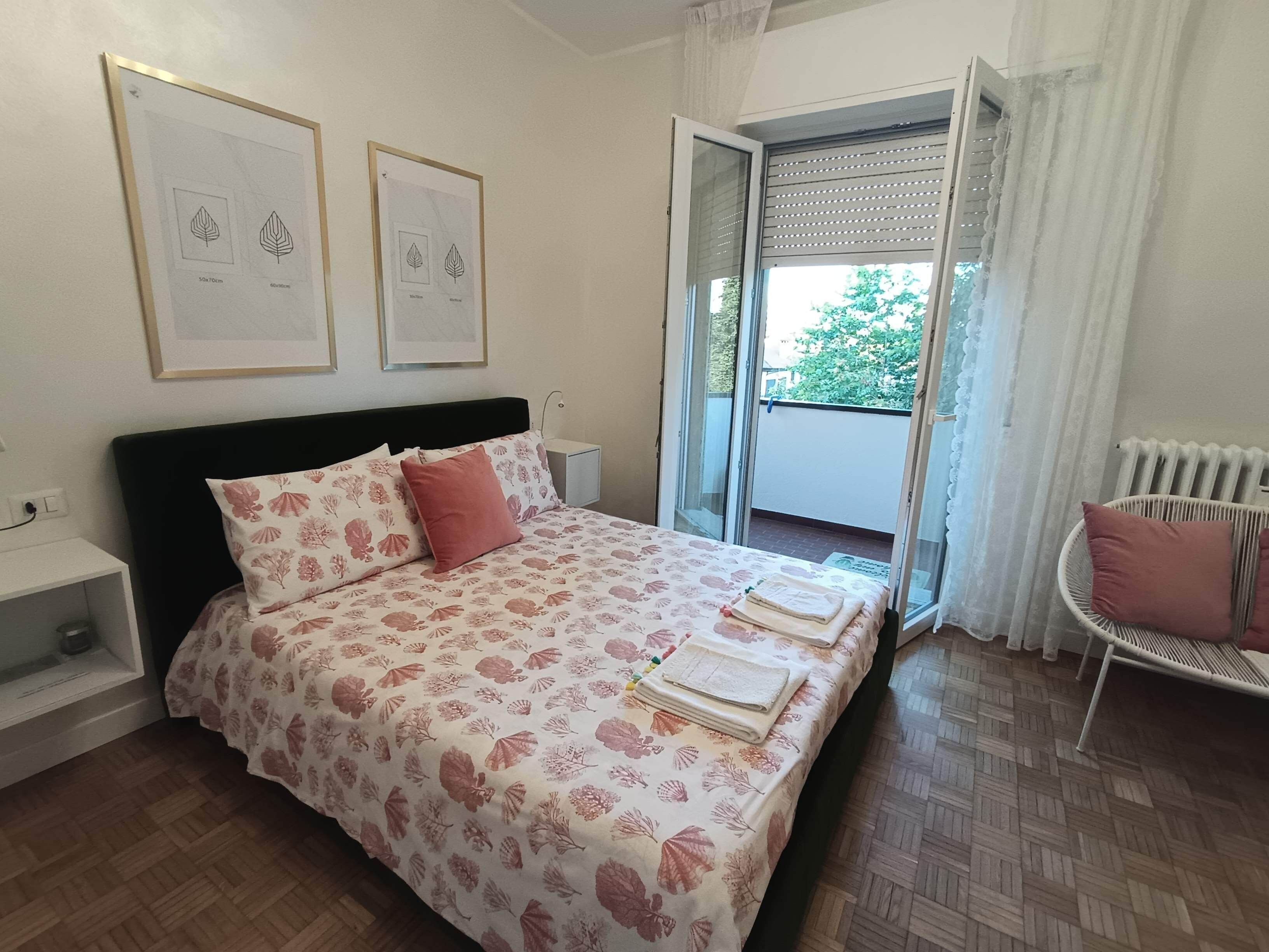 Iron/ironing board, Internet, bed sheets