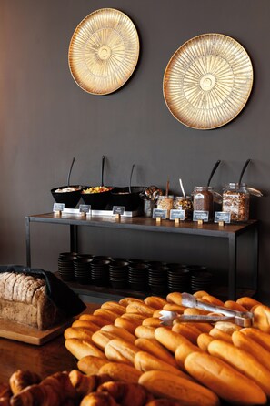 Daily buffet breakfast for a fee - Brouwersdam Stay (Ouddorp)