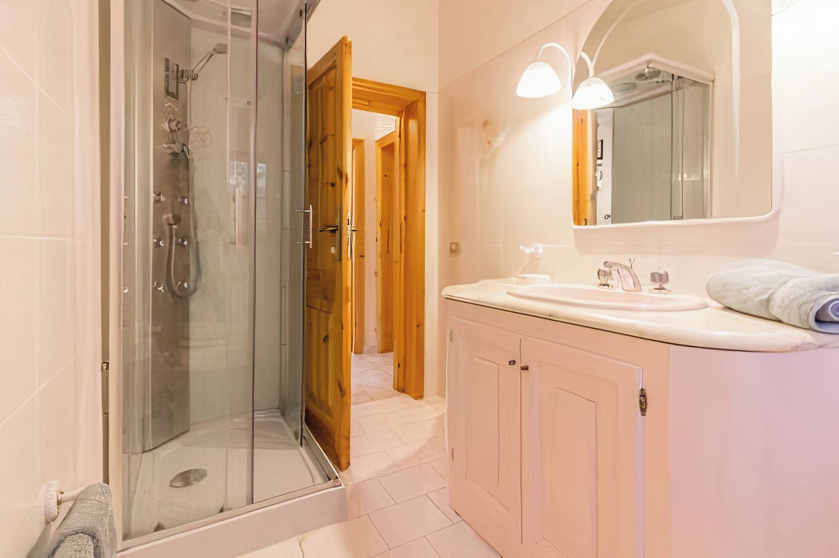 Dusche, Haartrockner, Bidet, Handtücher