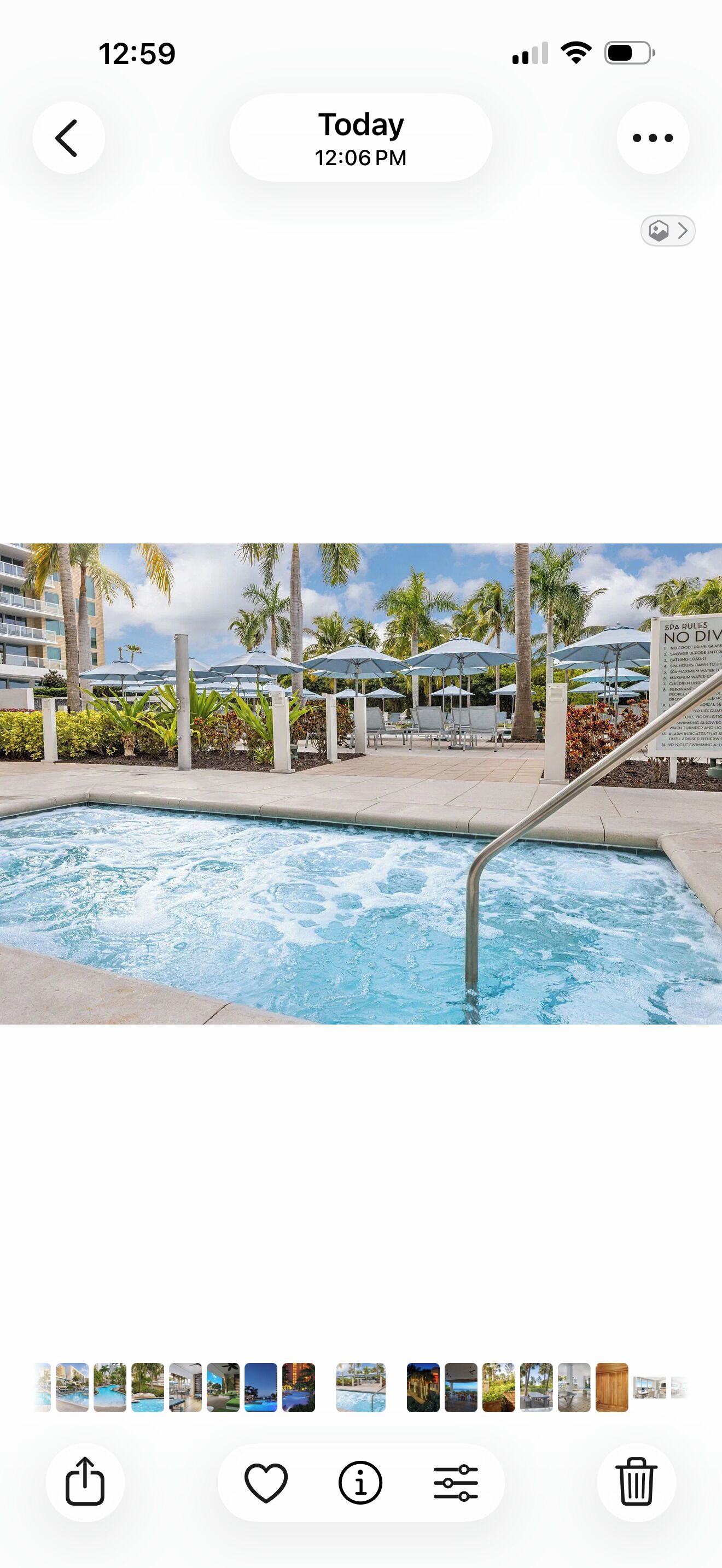 Utendørsbasseng og et oppvarmet basseng