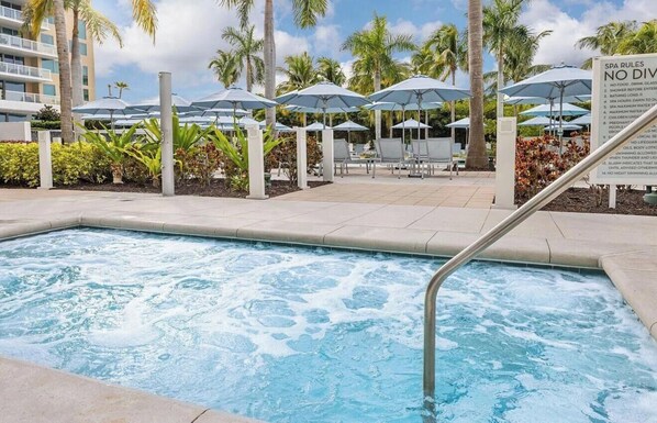 Piscine extérieure, piscine chauffée