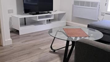 Lägenhet Basic | Vardagsrum | 40-tums LCD-tv med satellitkanaler