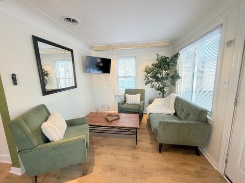 Welcome To TheDashDen: A Cozy Cottage Getaway