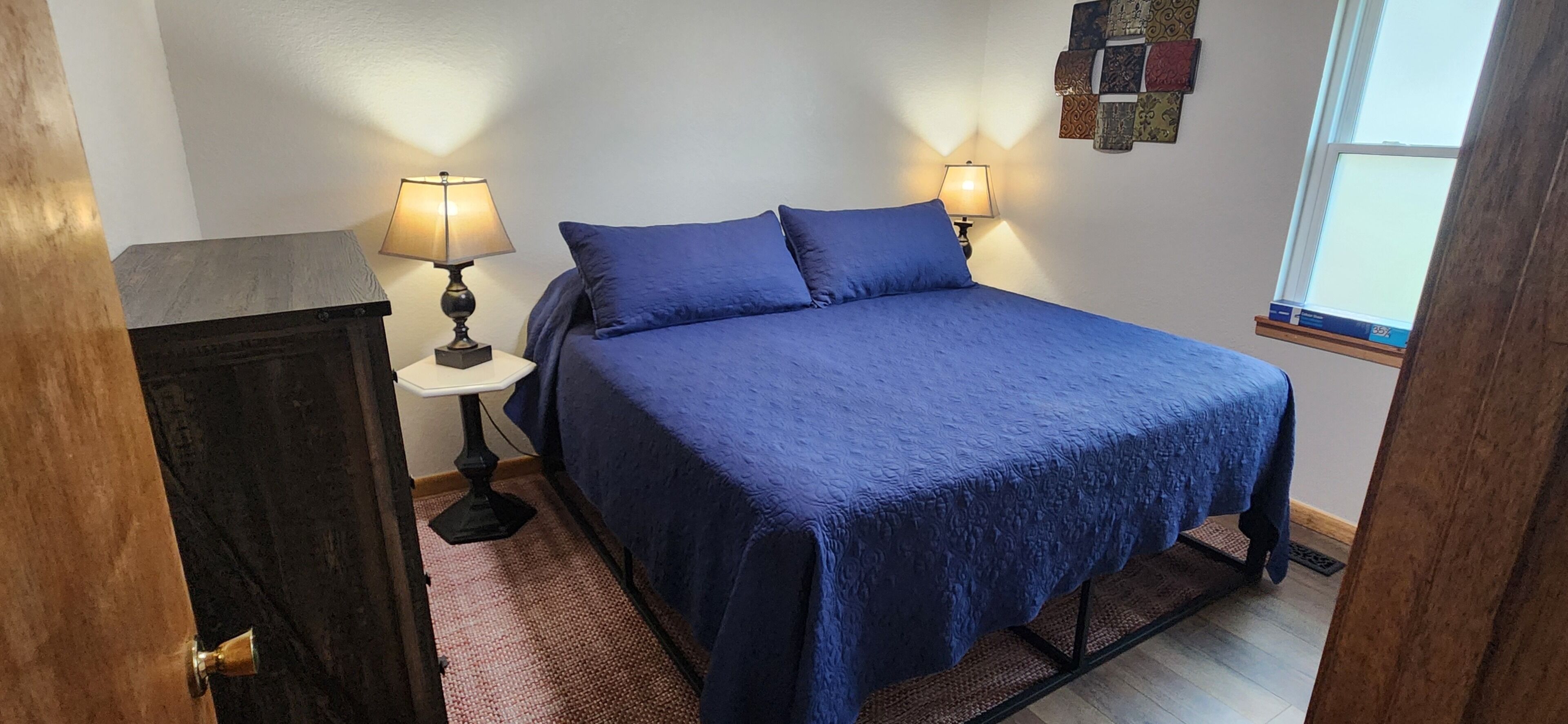 3 bedrooms, iron/ironing board, WiFi, bed sheets