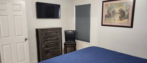 3 chambres, fer et planche à repasser, Wi-Fi, draps fournis