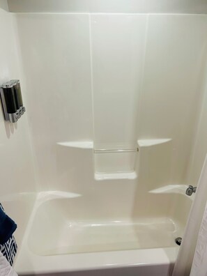 Hair dryer, towels, soap, shampoo - Ski-In + Out XL Studio. Expedition Station in Village. Mtn Views. 2 Queen Beds. (Snowshoe)