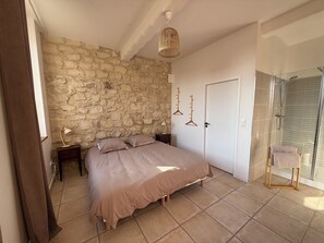 6 bedrooms, iron/ironing board, WiFi, bed sheets - Gîte Chez Maurice, a peaceful refuge in the middle of nature (nanteuil l fosse)