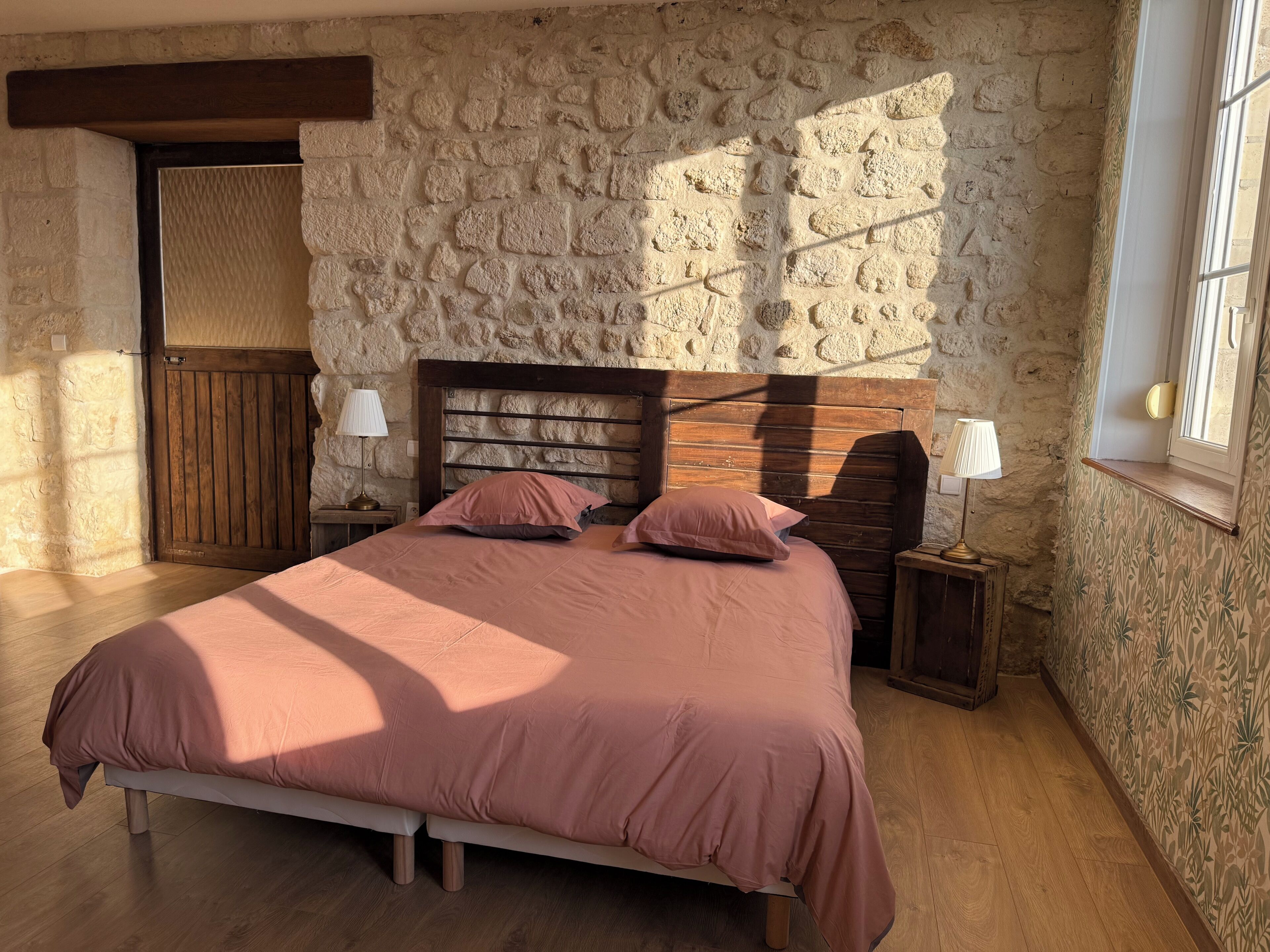 6 chambres, fer et planche à repasser, Wi-Fi, draps fournis