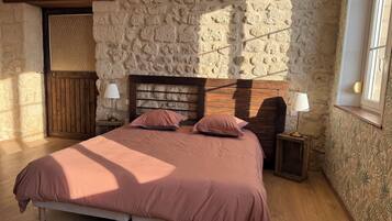 6 chambres, fer et planche Ă repasser, Wi-Fi, draps fournis