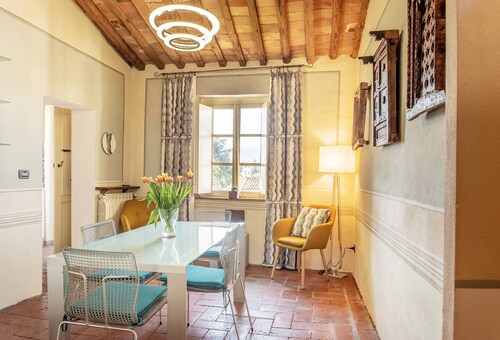 Elegant 2 Bedroom Apartment in the heart of Lucca