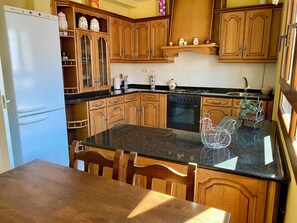 Fridge, microwave, oven, stovetop - Comfortable, sunny, apartment, just steps to the beach! (O Porto de Espasante)