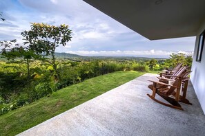 Terrace/patio - Luxury Villa with Infinity Pool & Panoramic Ocean and Mountain Views (Quebrada Amarilla)