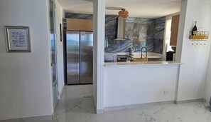 Mikroaaltouuni, uuni, liesi, astianpesukone