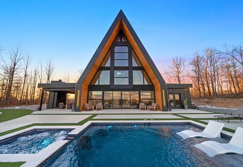 Private Heated Pool, Hot Tub & Game Room Getaway