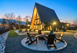 Outdoor dining - Private Heated Pool, Hot Tub & Game Room Getaway (Hot Springs)