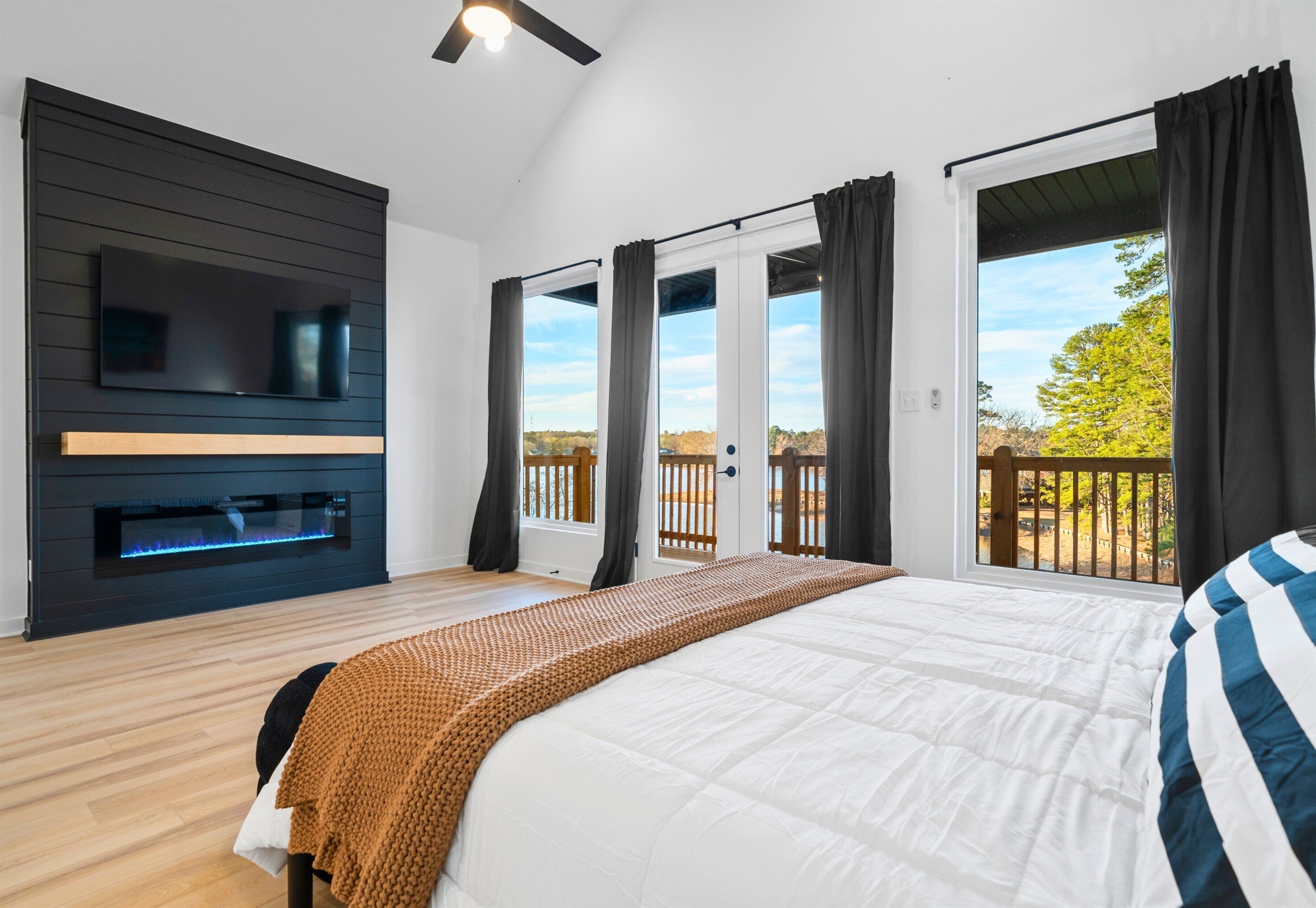 Fer et planche à repasser, Wi-Fi gratuit, draps fournis