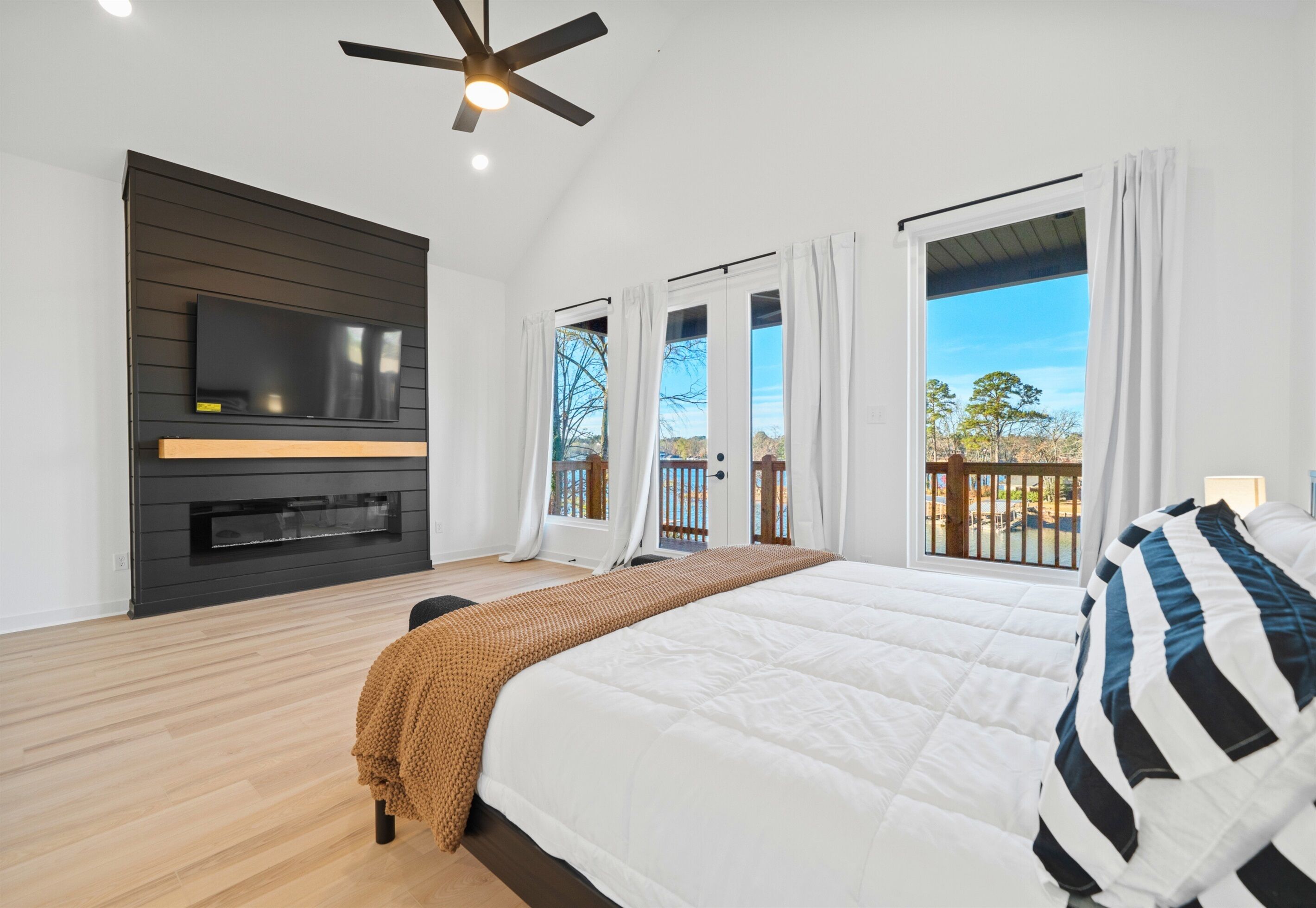 Fer et planche à repasser, Wi-Fi gratuit, draps fournis