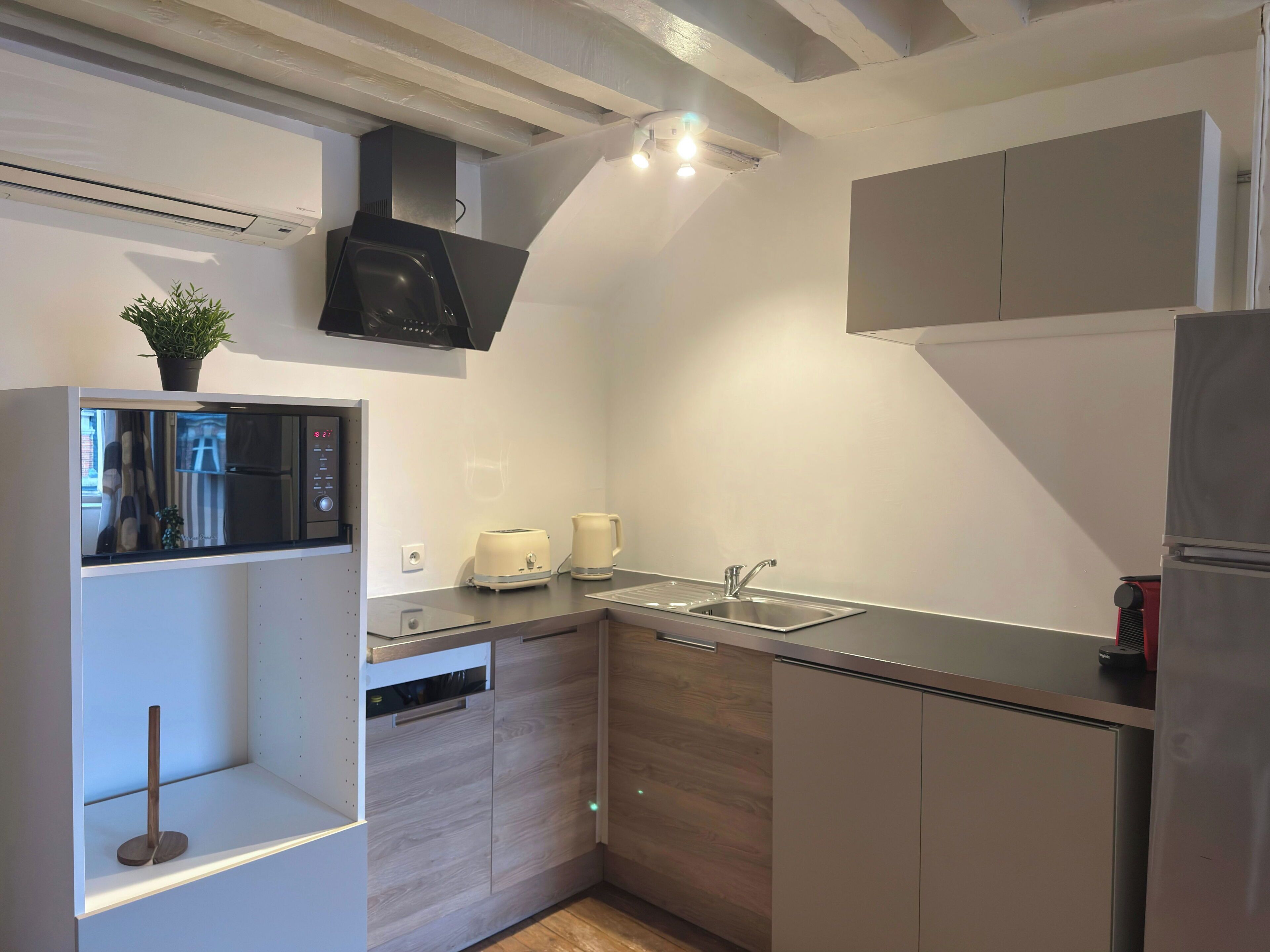 Batterie de cuisine, vaisselle et ustensiles