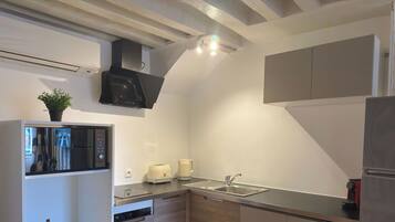 Batterie de cuisine, vaisselle et ustensiles