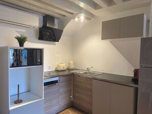 Batterie de cuisine, vaisselle et ustensiles