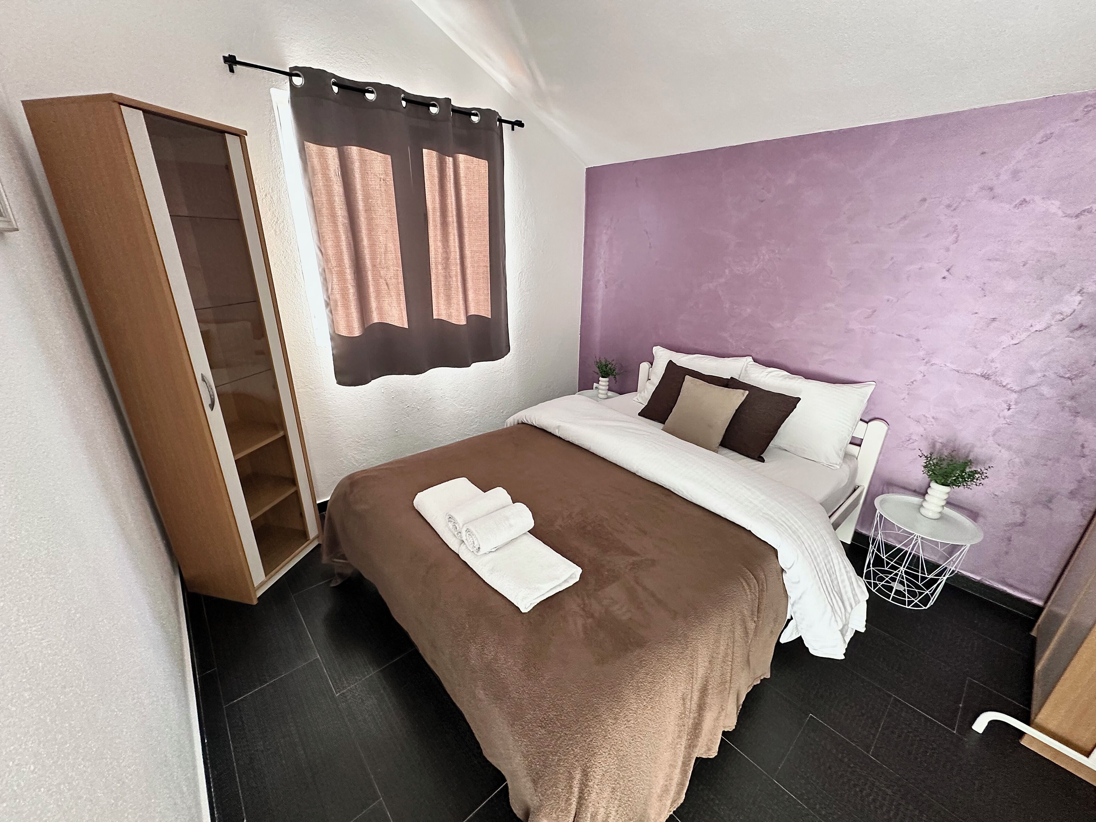 Luxury-Apartment, Meerblick | Bügeleisen/Bügelbrett, kostenloses WLAN