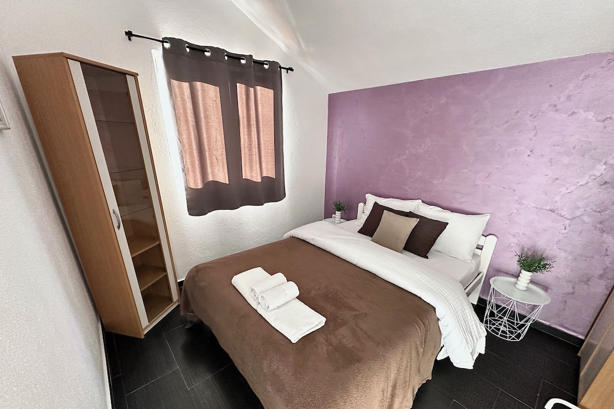 Luxury Apartment, Sea View | Iron/ironing board, free WiFi