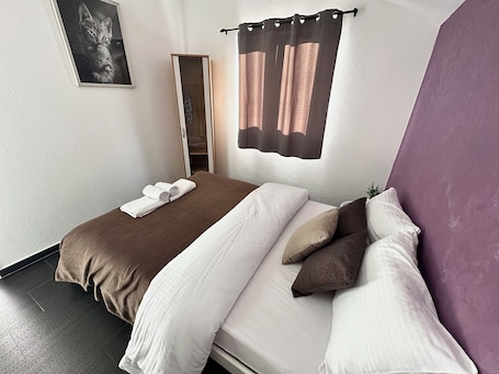 Luxury Apartment, Sea View | Iron/ironing board, free WiFi. Zaliv Apartments